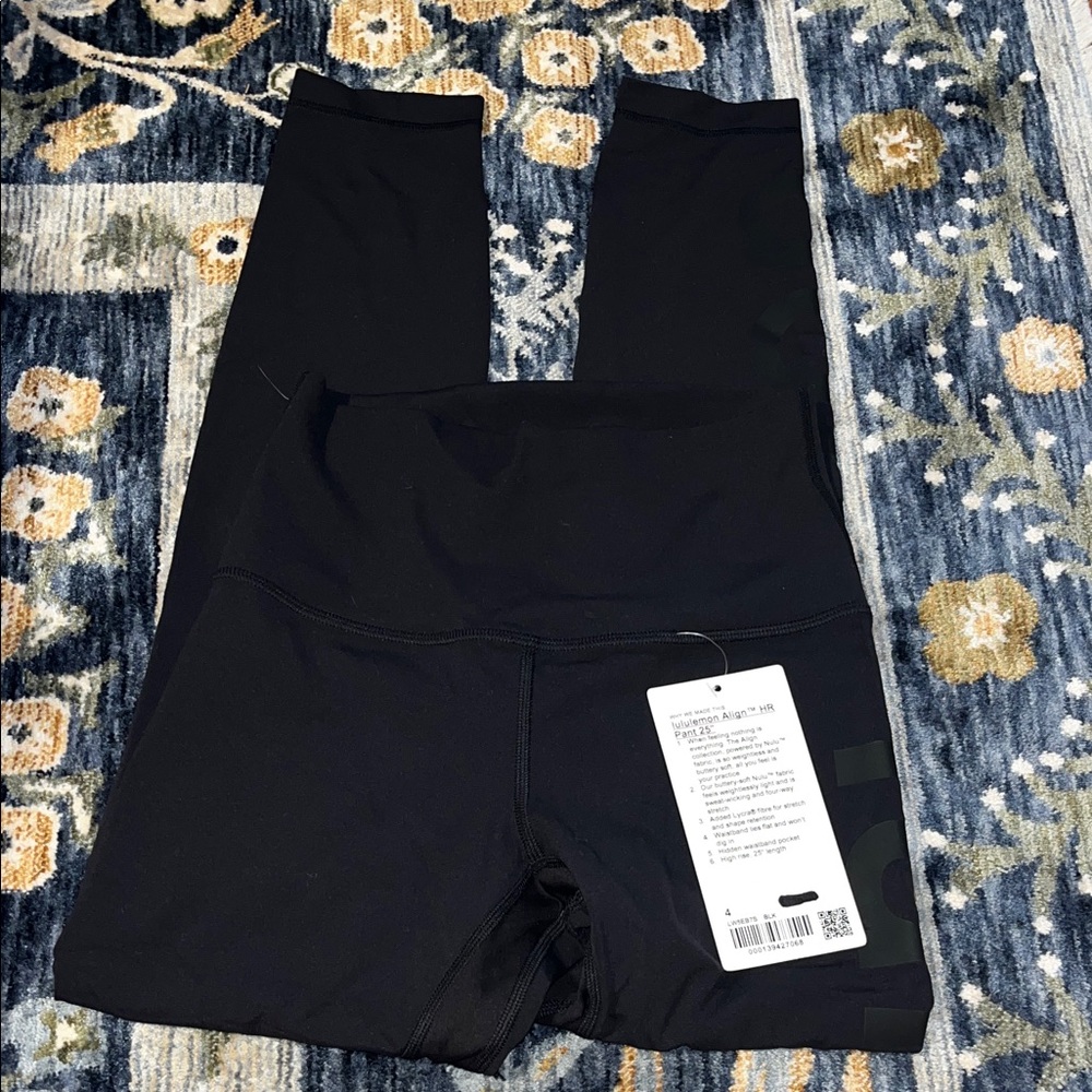 Lululemon align 25’ word mark size 4